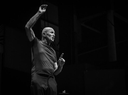 Che faccio qui, foto di scena