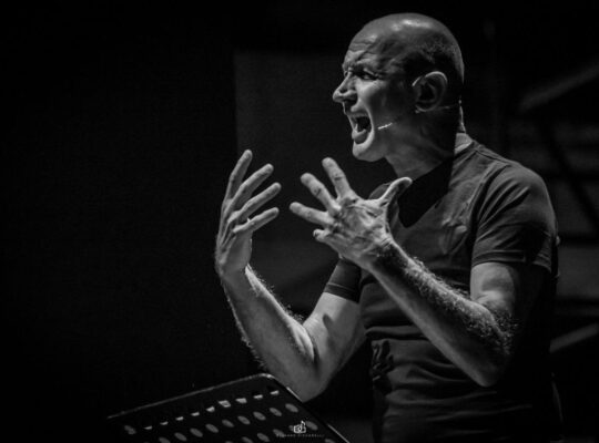 Che faccio qui, foto di scena