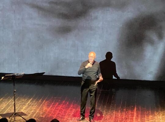Che faccio qui, foto di scena
